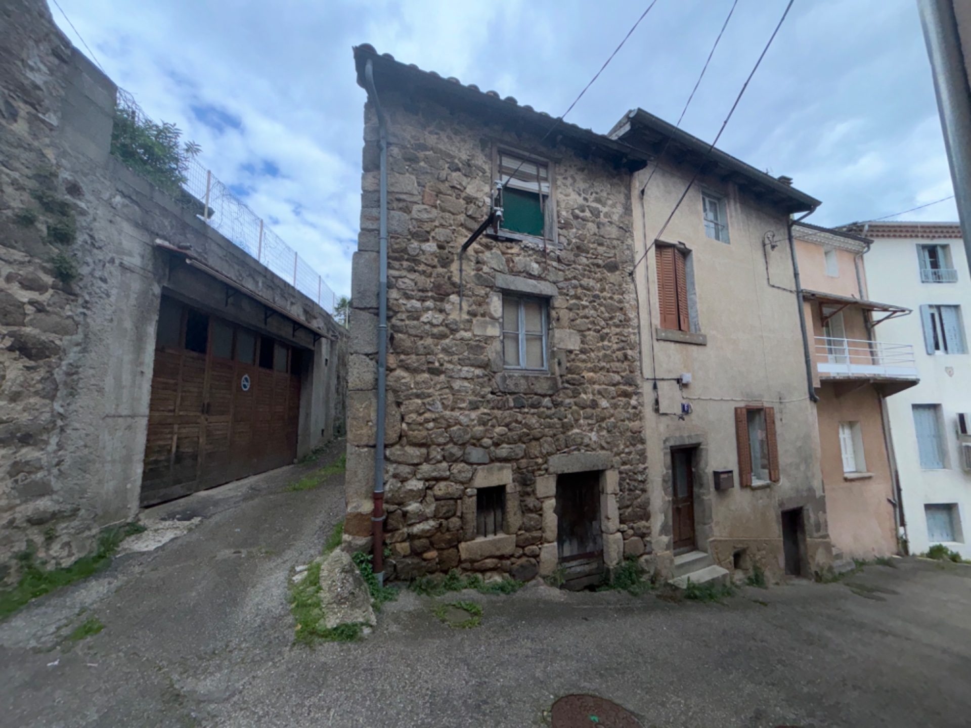 Maison de village à rénover Bourg-argental 42220