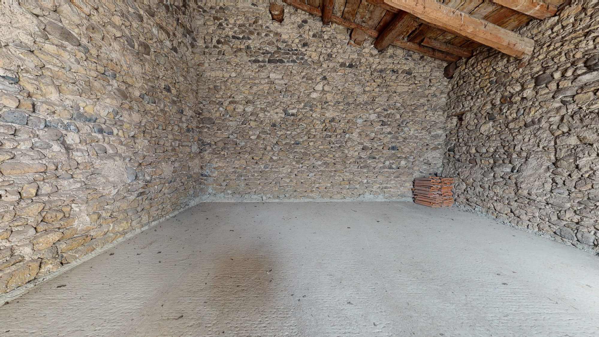 BATIMENT A TRANSFORMER 10MN SUD ISSOIRE