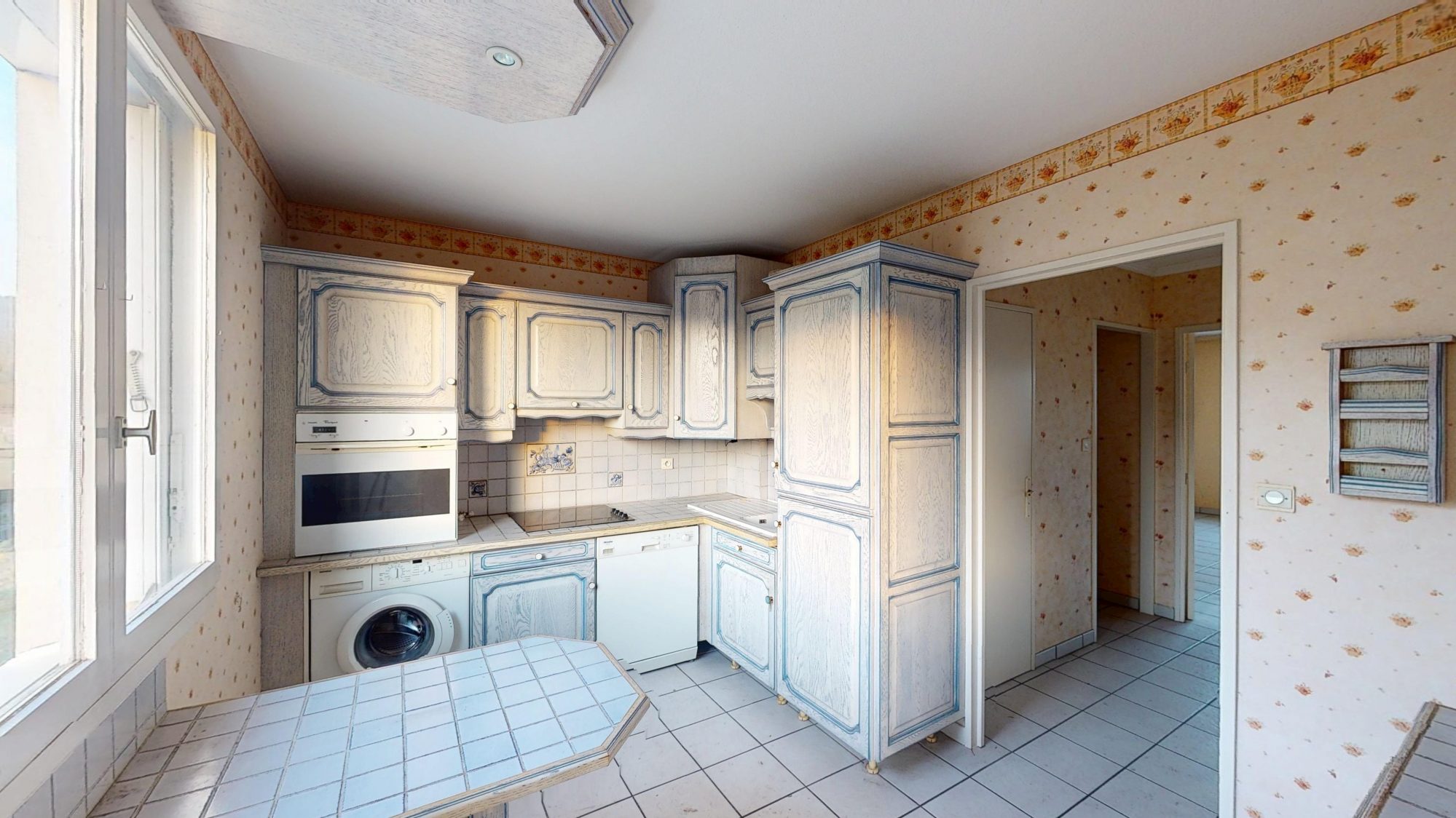 APPARTEMENT T3/4 77m² HAB, 5EME ET DERNIER ETAGE, 2 CHAMBRES, ASCENSEUR, BALCON, GARAGE, CAVE Unieux 42240