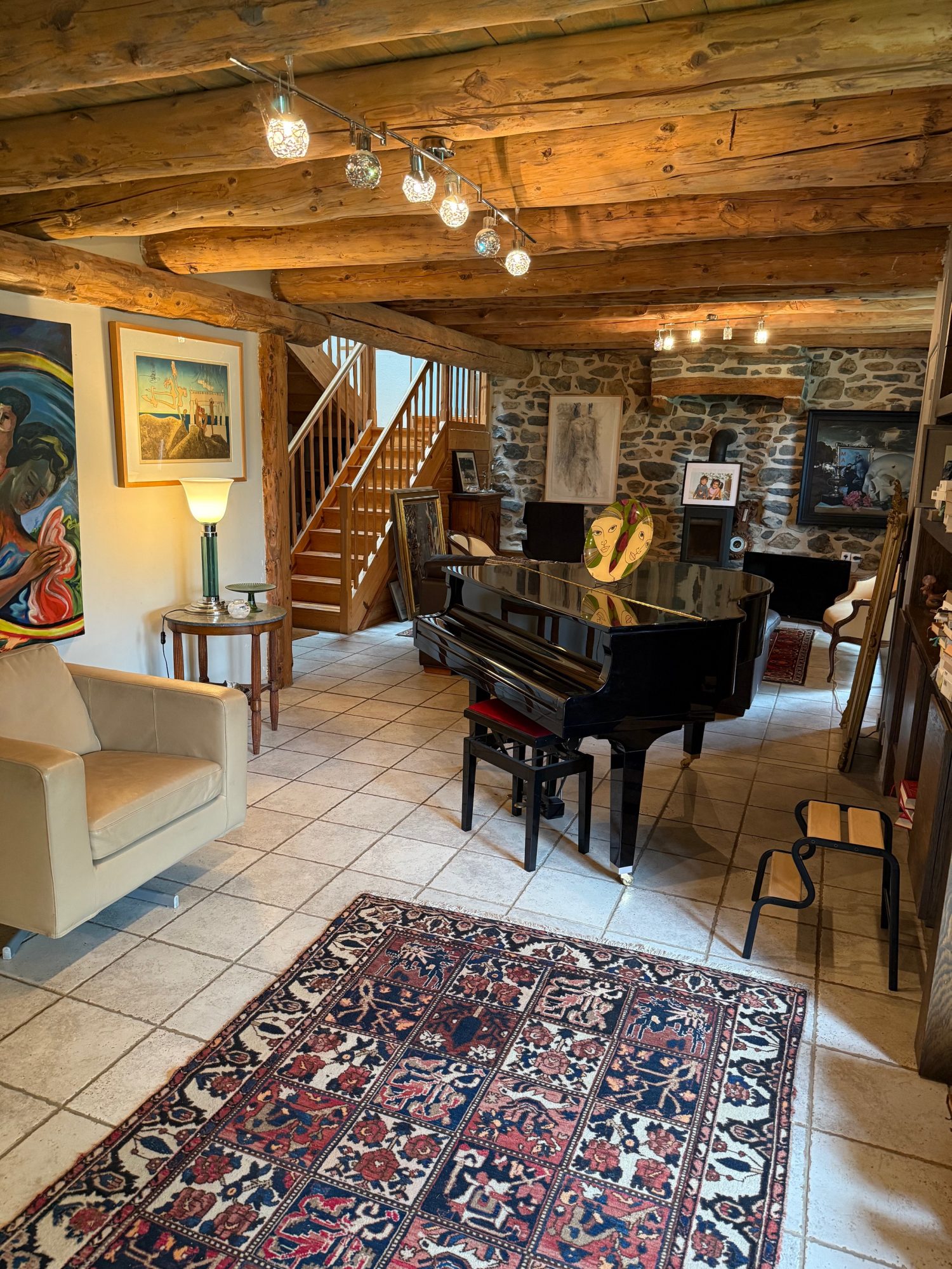 SEULEMENT CHEZ GTI ! Magnifique maison en pierres ! Saint-hostien 43260