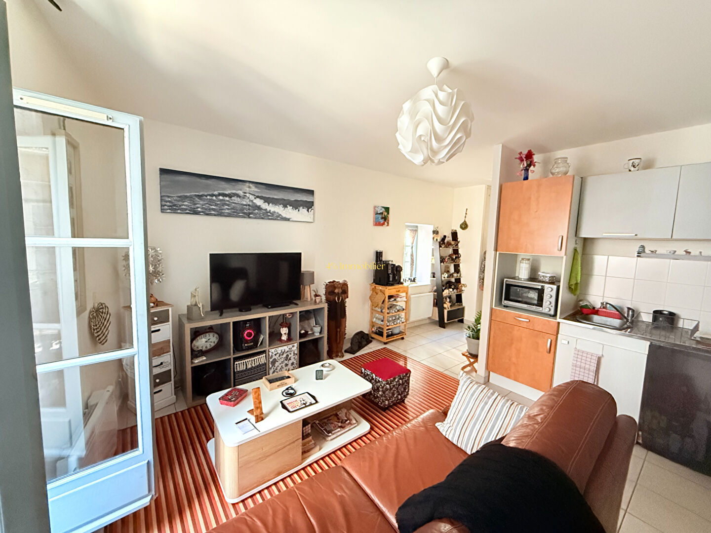 Immeuble rénové avec garage + 3 logements loués .Centre d'Agde