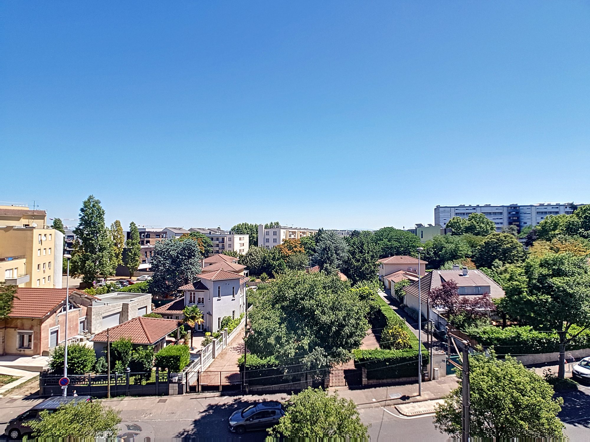 T3 de 70m² lumineux traversant avec balcon et parking Bron 69500