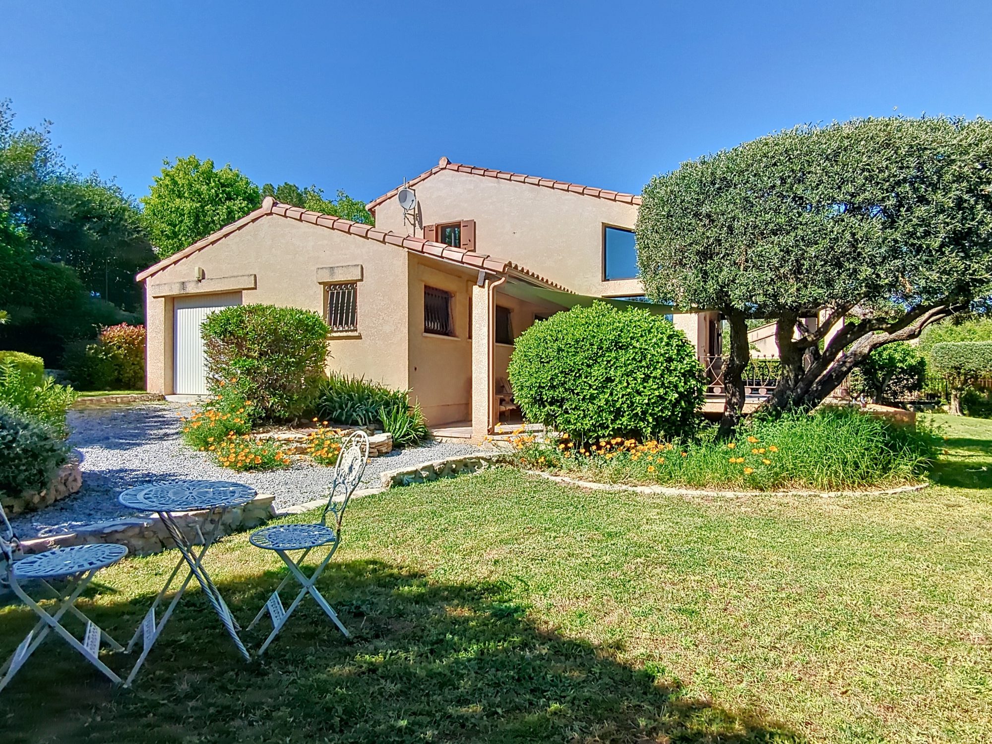 POUSSAN: Villa T4 en R+1 de 136.30m², Garage 17.22m²