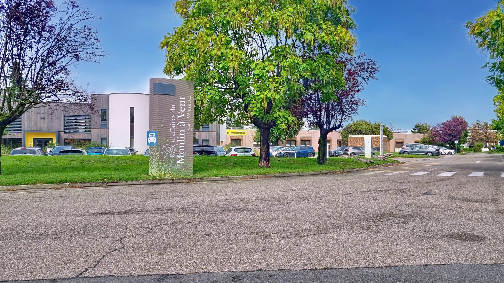 Local professionnel 399m² - Vénissieux Vénissieux 69200