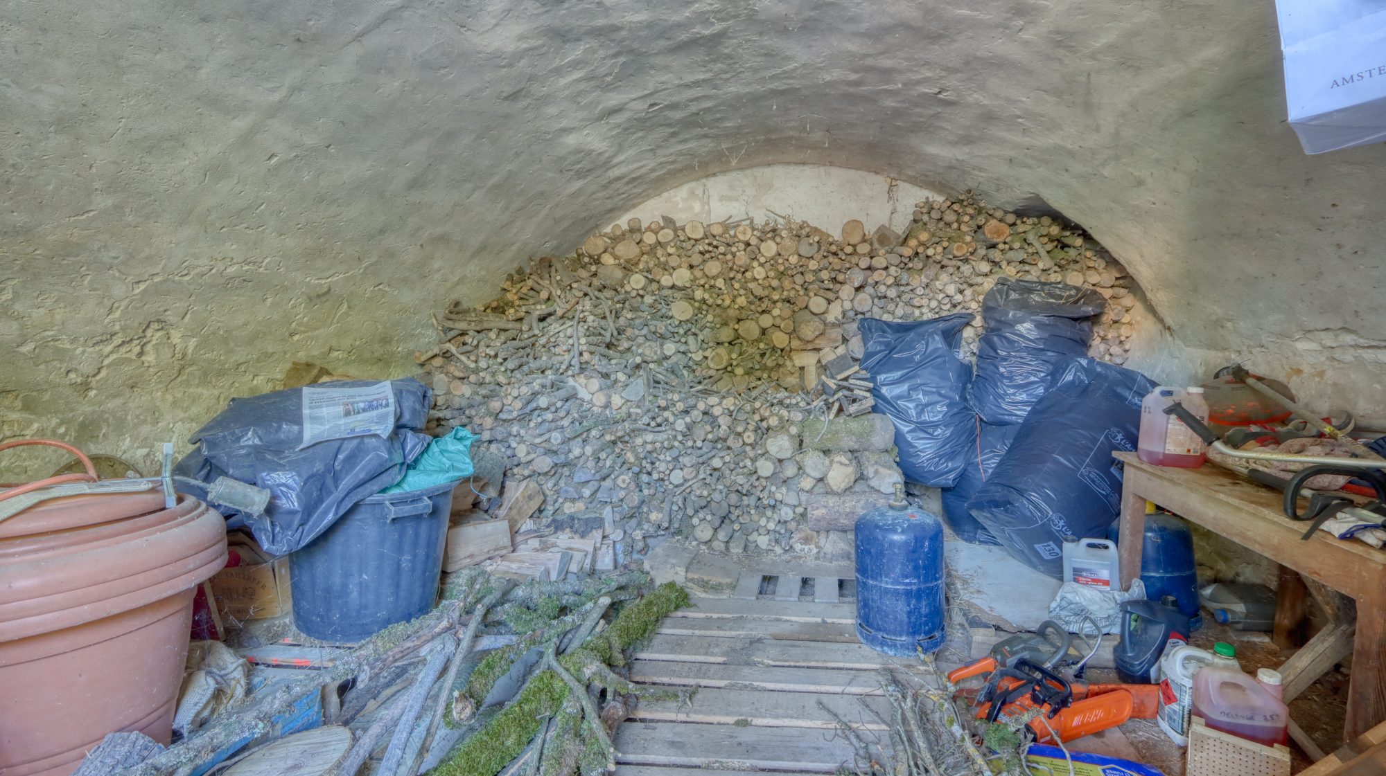 Propriété de 205 m² habitable + appartement T2 indépendant  + 721 m² conctructible + parc arboré Crémieu 38460