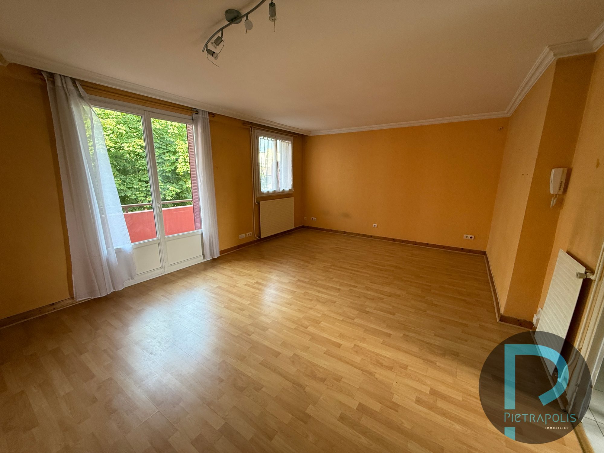 Appartement centre VILLEFRANCHE S/S 64m² - 2 chambres - balcon - cave - garage Villefranche-sur-Saône 69400