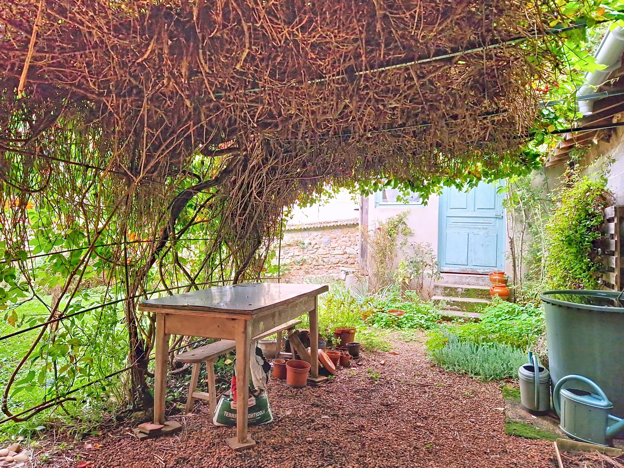 Au centre de la Clayette,  avec jardin et garage La Clayette 71800
