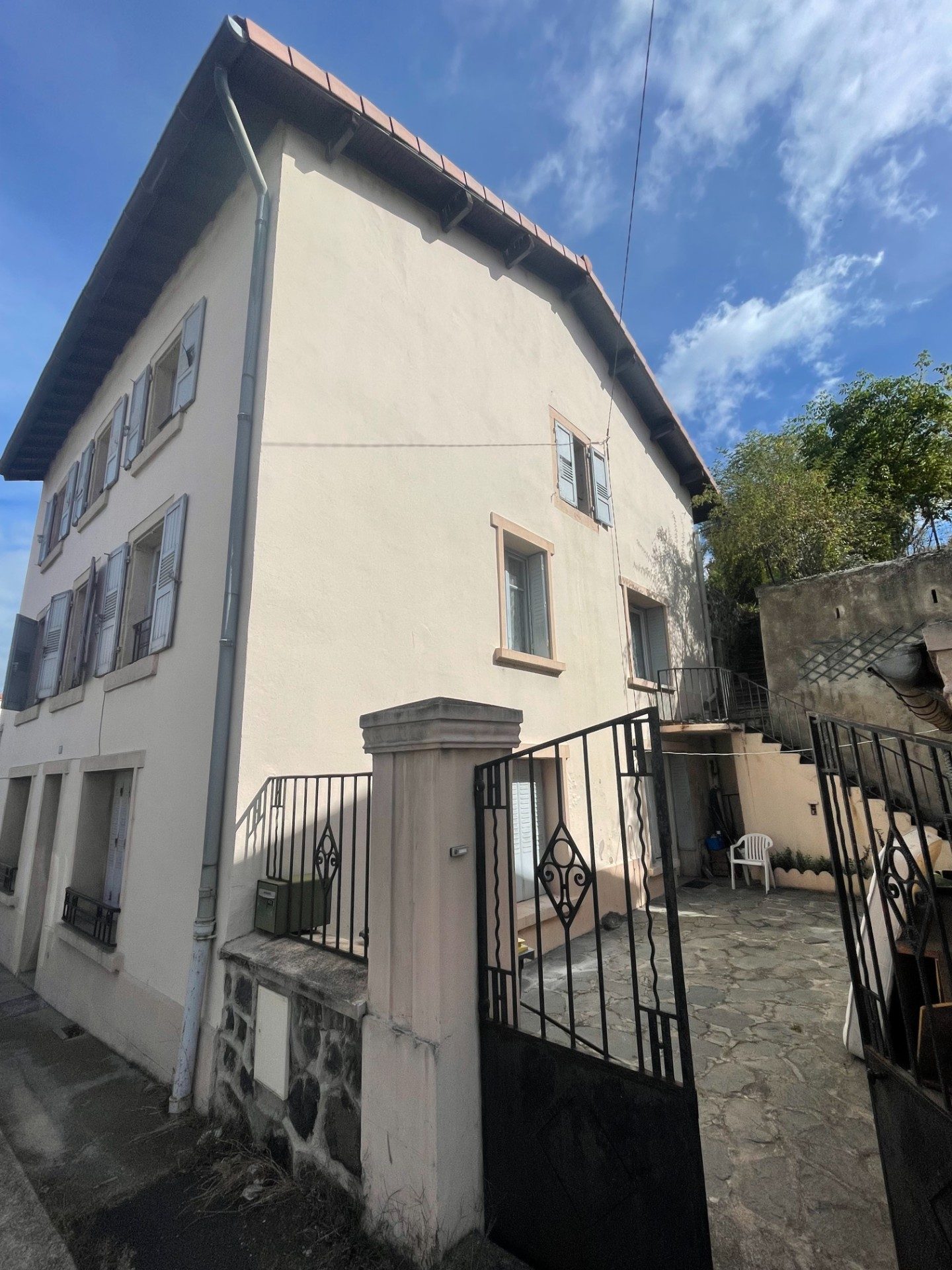 Maison à potentiel, avec Extérieur et Garage au PUY EN VELAY