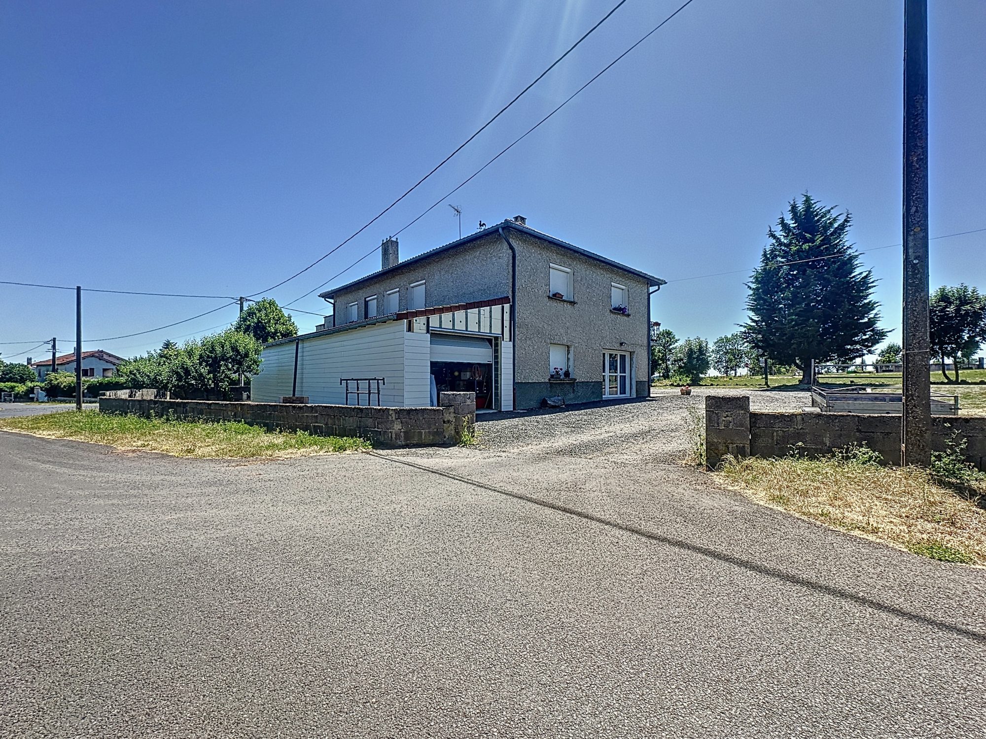 MURS ET FONDS DE COMMERCE BAR / TABAC / LOTO / FDJ / RESTAURANT AVEC LOGEMENT – SECTEUR LE PUY-EN-VELAY Le Puy-en-Velay 43000