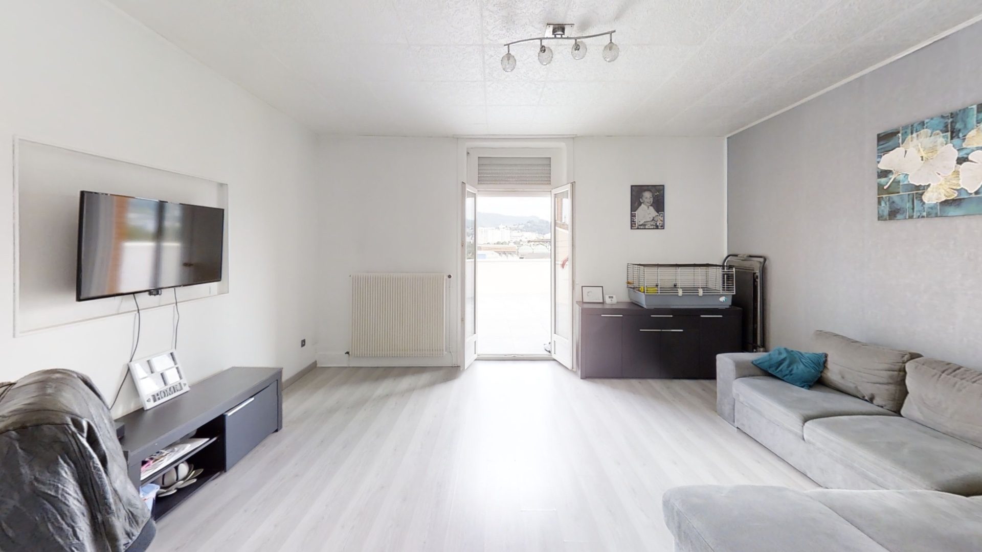 Maison 87m2,  2 CHAMBRES (POSSIBILITÉ 3), GARAGE, TERRASSE, COMBLES AMÉNAGEABLES, PROCHE COMMODITÉ. Unieux 42240