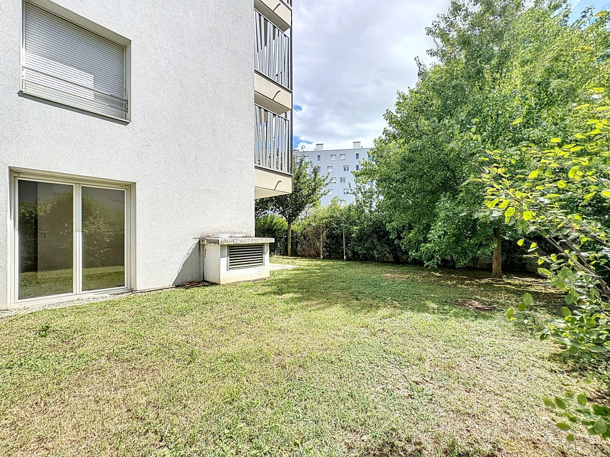 T2 de 38m2 avec jardin de 172m2 Saint-Priest 69800