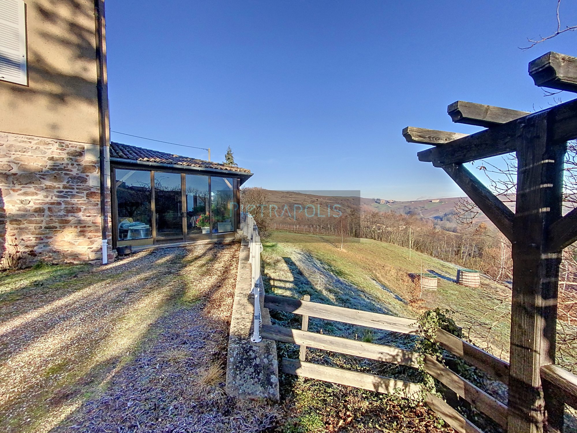 Propriété Familiale 270 m² Habitables avec cave voûtée  et potentiel à développer Au Coeur du Beaujolais Salles-Arbuissonnas-en-Beaujolais 69460