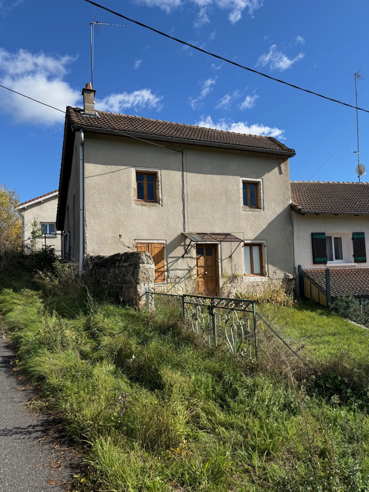 EXCLUSIVITE GTI ! Maison avec terrain et garage à rénover.