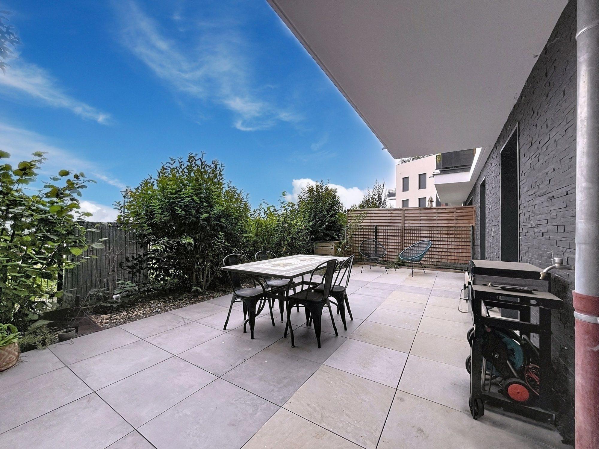 Appartement de 67m2 avec 3 garages Cessy 01170