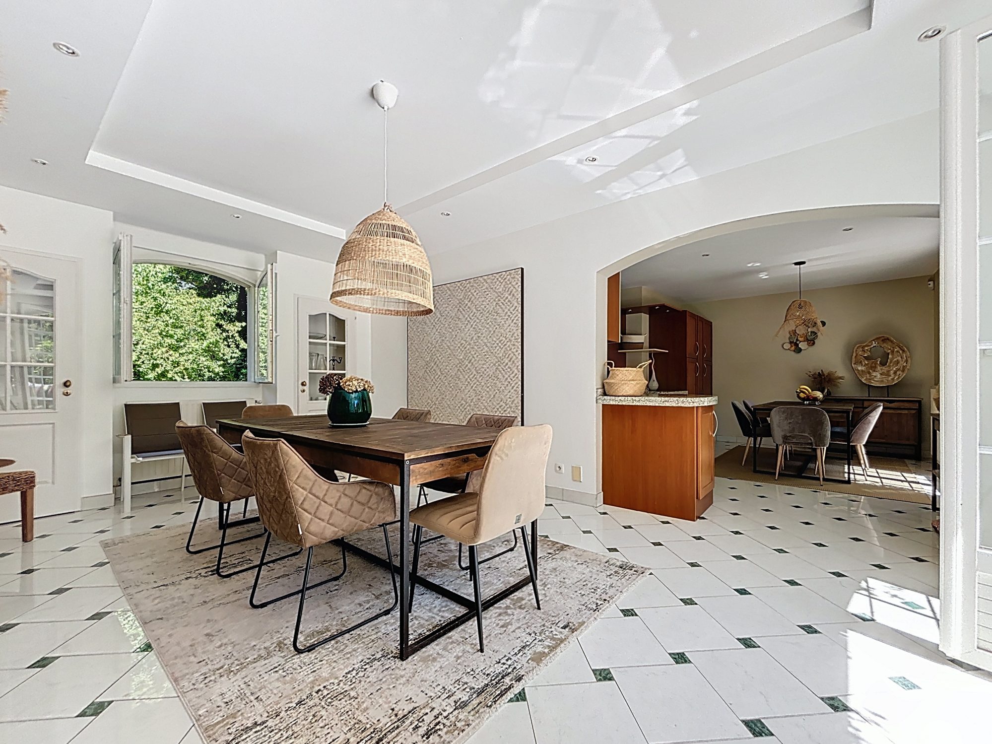 Villa de 245 m², parc de 5000 m² avec piscine Saint-Genis-Laval 69230