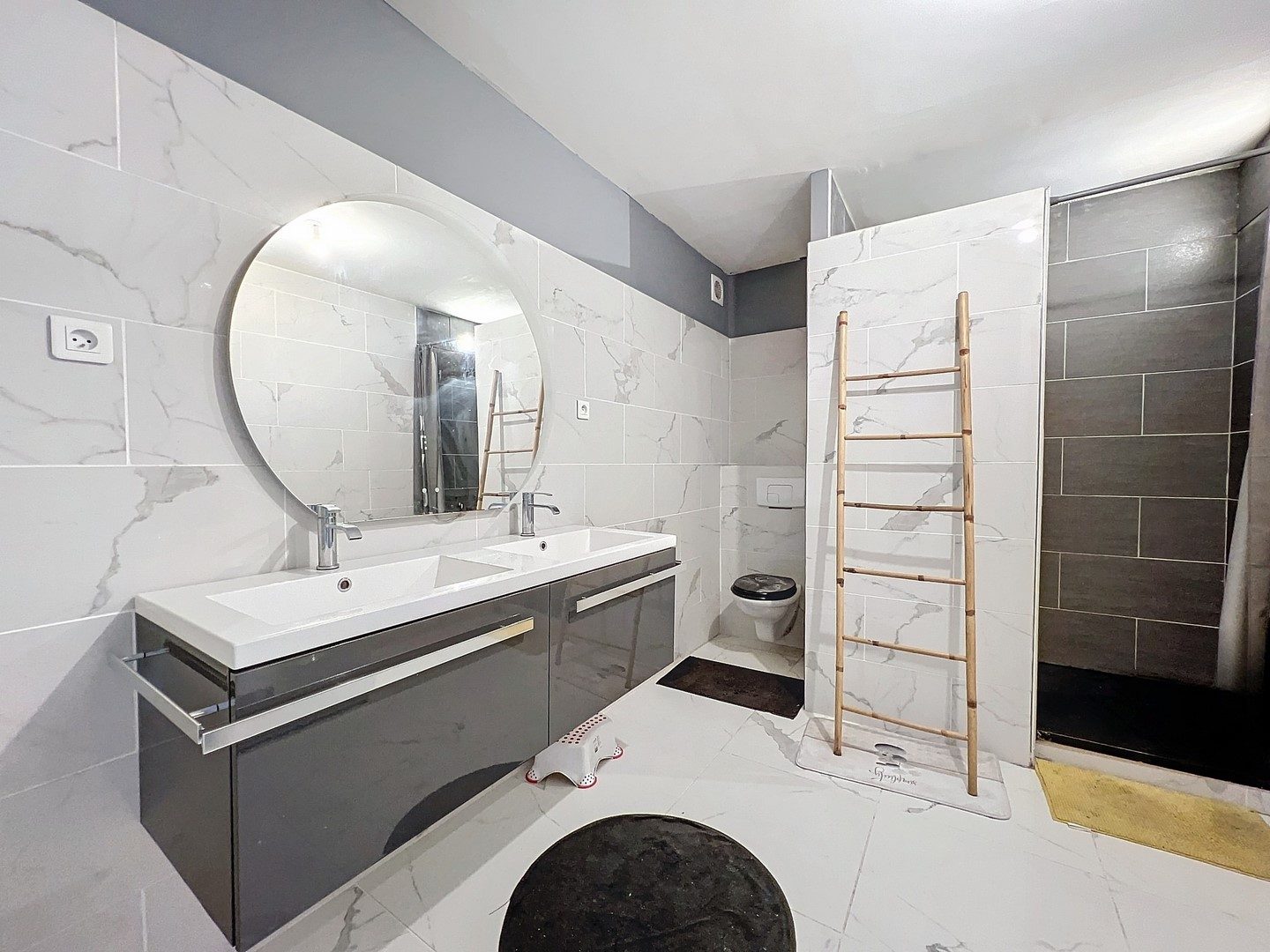 APPARTEMENT CENTRE TARARE 136 M² - 3 CHAMBRES - RENOVE Tarare 69170