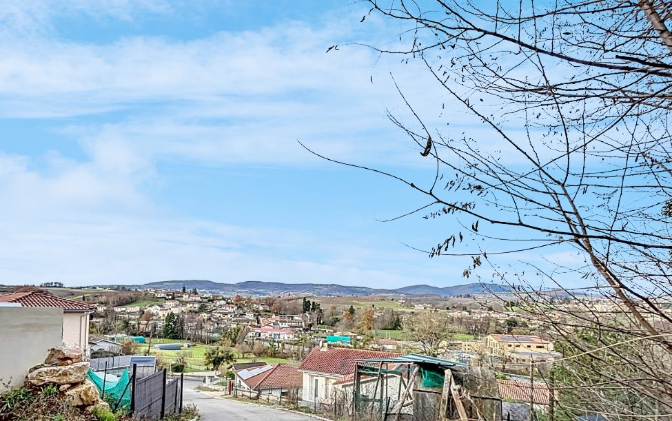 Maison de 116 m² - jardin de 250m² et balcon 6 m² - garage 2 places Porte des Pierres Dorées 69640