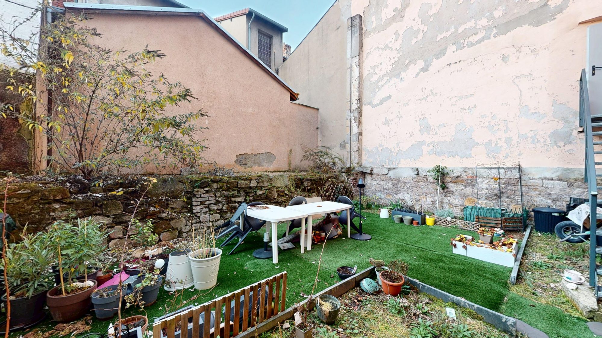 EXCLUSIVITE!  MAISON DE VILLE 92m² HAB, JARDIN, 2 GARAGES, 4 CHAMBRES, 3 SDB, PROCHE TOUTES COMMODITES