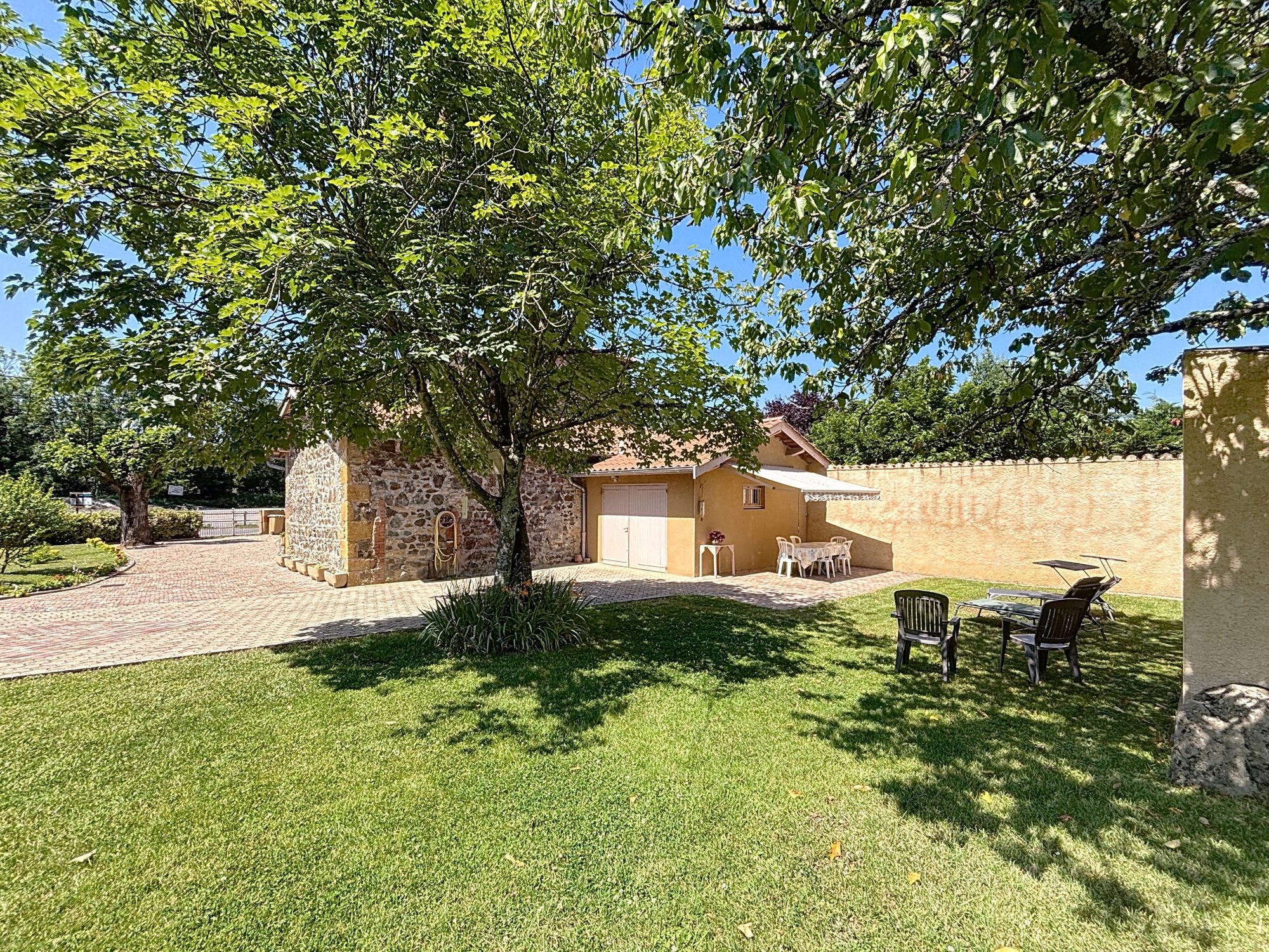 Maison en Pierres Env 142 m² Chessy 69380