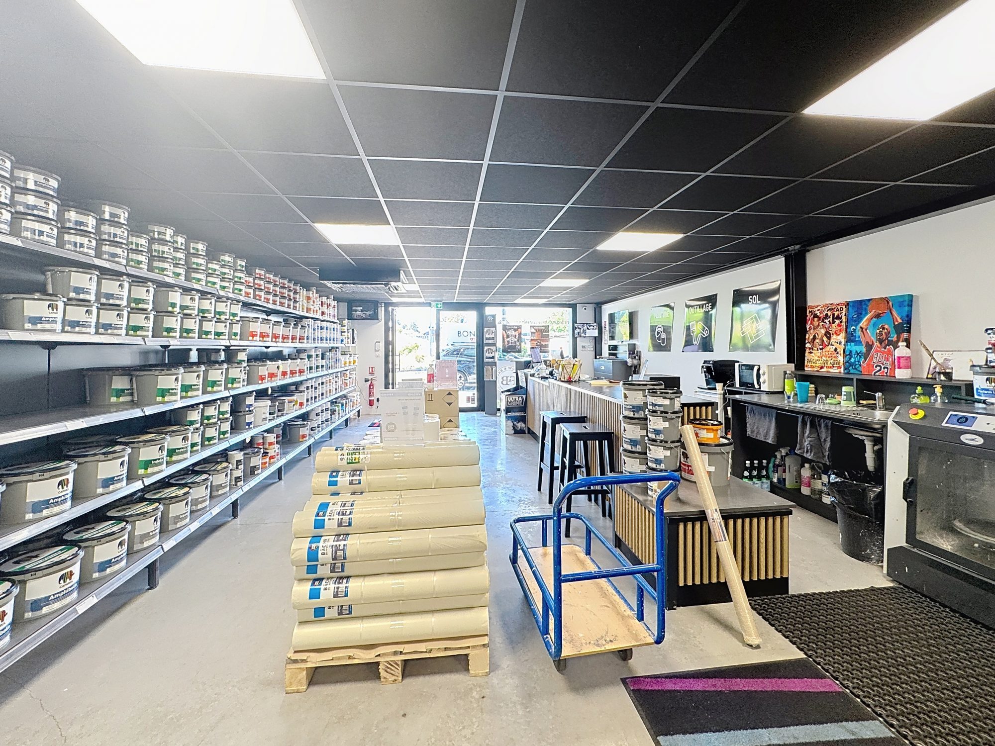 Murs d'un local commercial de 208m2 avec Bail en cours Craponne 69290