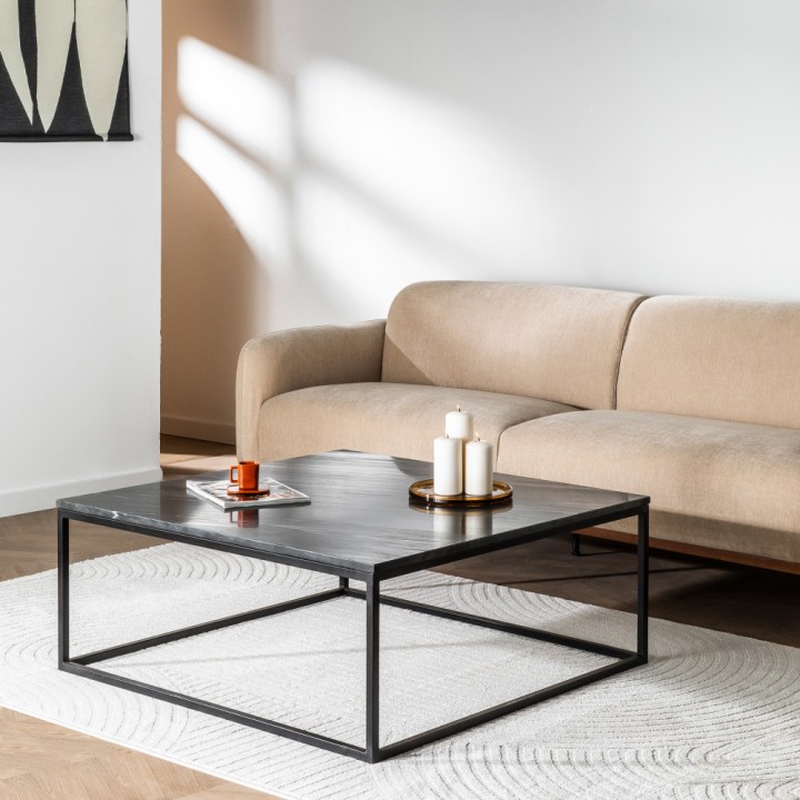 Table basse carrée : pour quels types de configurations ?
