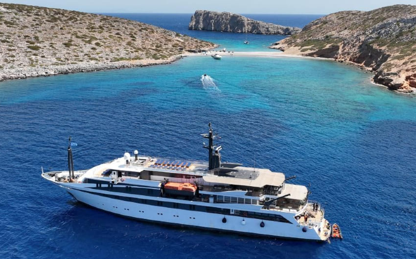 M/Y VOYAGER