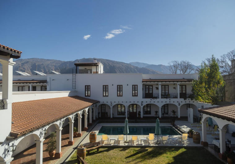 IRAOLA HOTEL BOUTIQUE