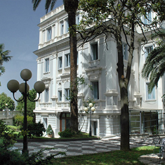 HOTEL FLORA