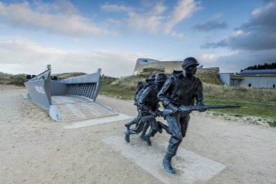 PRIVATE HELICOPTER TOUR FROM PARIS TO NORMANDY D DAY LANDING BEACHES