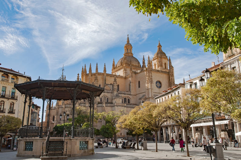 AVILA & SEGOVIA