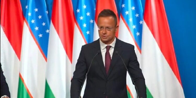 Венгрия вводит санкции против трех украинских генералов