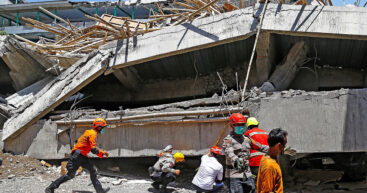В Индонезии 67 человек погибли при обрушении школы- интерната