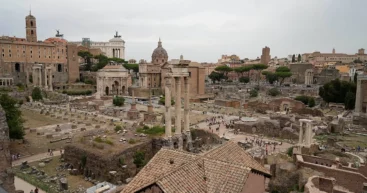 В центре Рима обрушилась средневековая башня Конти: под завалами оказались люди