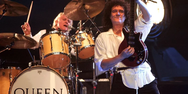 Группа Queen выпустит ранее неизданную рождественскую песню