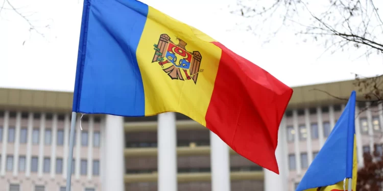 В Молдове продолжается щедрая раздача дипломатических званий «для своих»