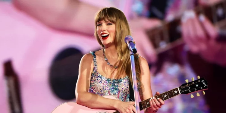 Тейлор Свифт стала самым молодым музыкантом, вошедшим в Зал славы авторов песен