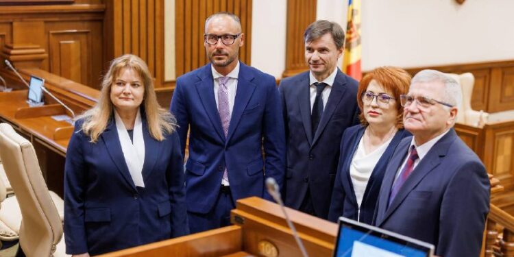 Совпадение или система? Состав Конституционного суда вызвал вопросы о влиянии власти