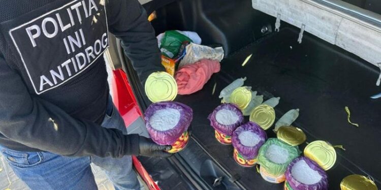 Полицейские отдела по борьбе с наркотиками разоблачили сеть, которая ввозила мефедрон в Молдову