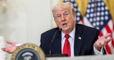 Трамп пригрозил Канаде пошлинами в 100% из-за сделки с Китаем