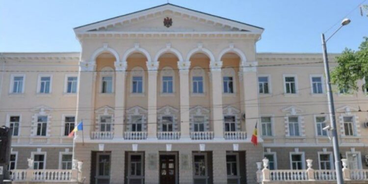 Все больше сотрудников полиции в Молдове покидают систему из-за низких зарплат и отсутствия перспектив