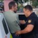 Полиция задерживает преступника  
