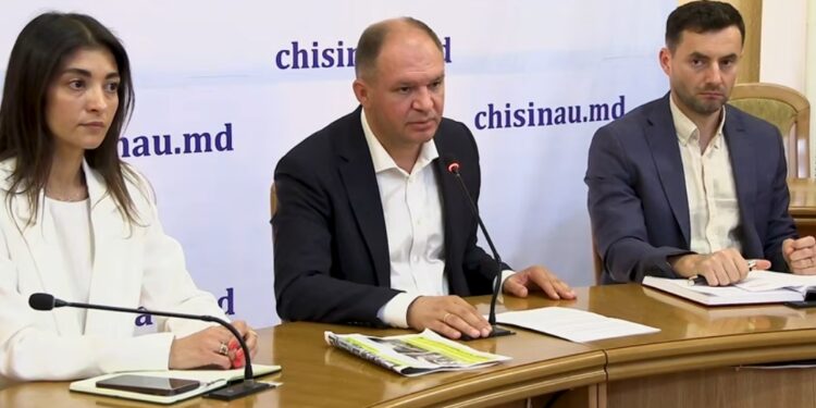 На заседании муниципальных служб мэр Ион Чебан обратился к МВД с призывом усилить контроль за порядком во дворах в ночное время