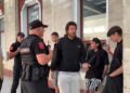 Сторонники оппозиционного блока «Победа» попытались сегодня с утра установить платки на железнодорожном вокзале Кишинева