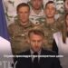 В Сети обсуждают видео, на котором французский военнослужащий покидает сцену во время выступления Макрона