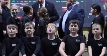 Премьер — шоу в Сипотенах: три бабушки в зале