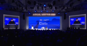 Зеленский в Давосе требует от европейских стран атаковать российские корабли и конфисковывать российские нефтепродукты