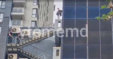 На Чеканах мужчина напал в подъезде с ножом на двух женщин, а после – выбросился с крыши дома