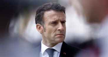 Президент Макрон не попал в топ-50 популярных политиков Франции