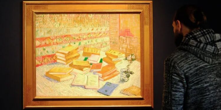 Картину Ван Гога «Стопки парижских романов и розы в стакане» продали на аукционе в США за 62,7 млн долларов