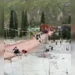 В Китае оборвался подвесной мост прямо под ногами туристов: есть много погибших и раненых